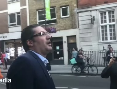 Τι δηλώνει ο Ελληνας που φώναξε «προδότη» τον A.Τσίπρα στο Λονδίνο